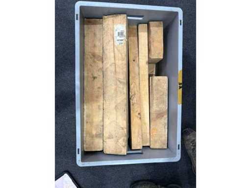 Plastic box with shims – approx. 10 pieces (used)