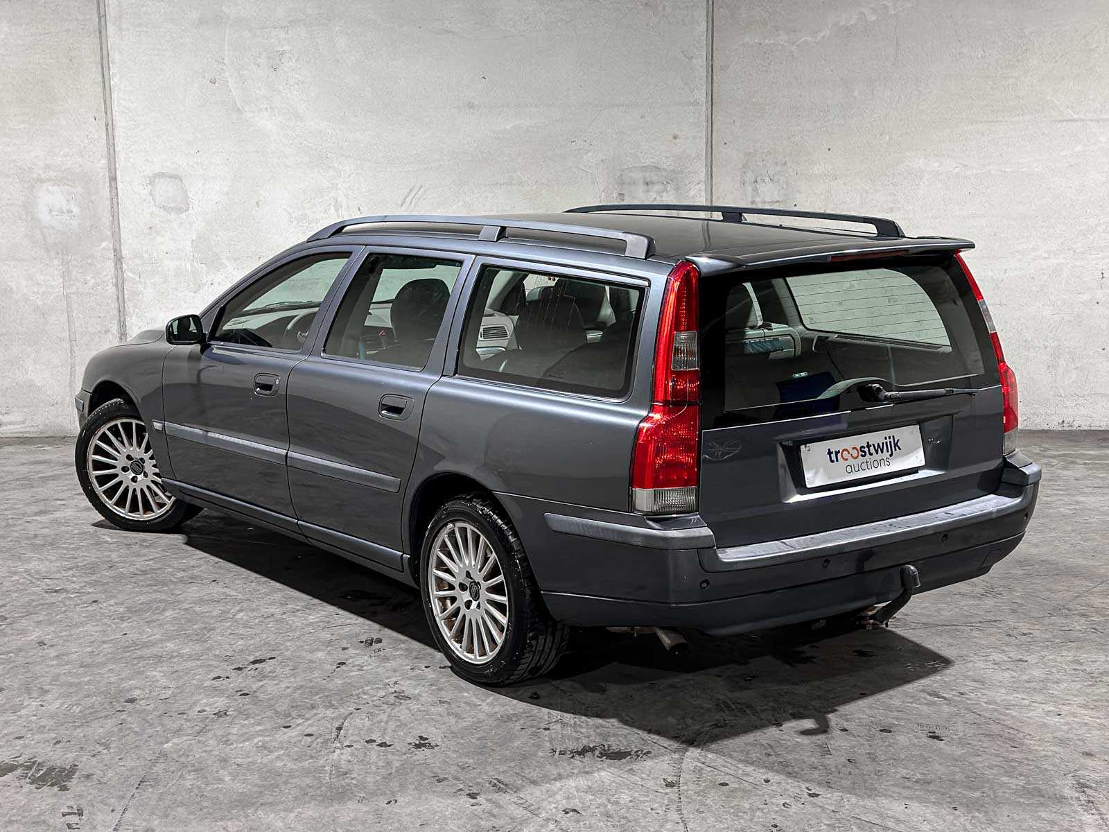 Volvo V70 2.4 D5 Geartronic Edition II 163pk 2003, 82-KSR-8 Youngtimer
