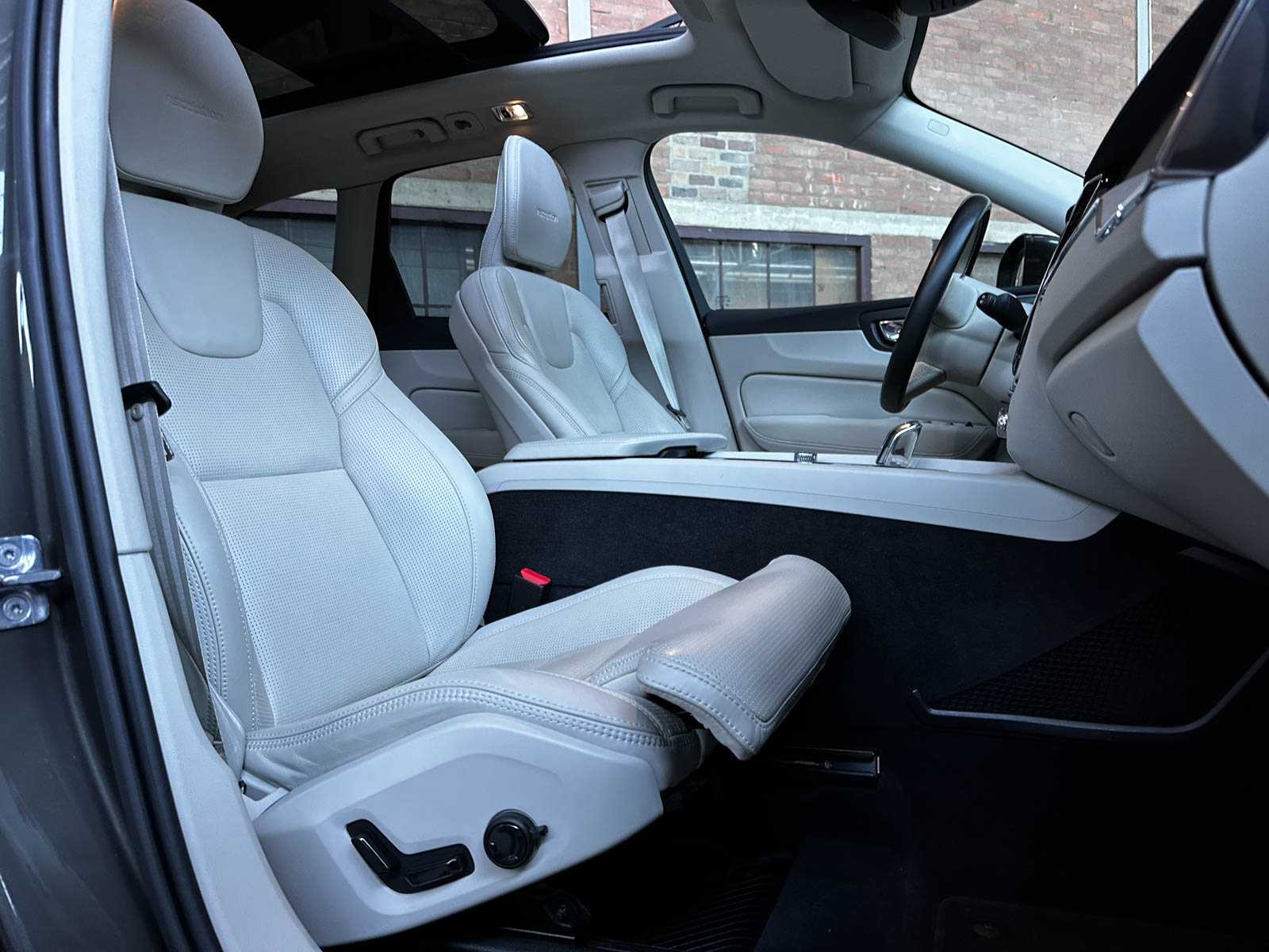 Volvo XC60 2.0 T8 Twin Engine AWD Inscription R-Design 303pk 2019, R-244-TZ