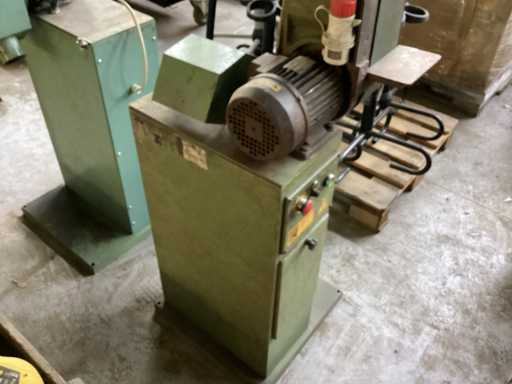 Iron sanding machine