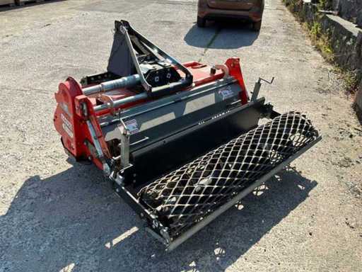 Fertilizer diffuser for fields and meadows