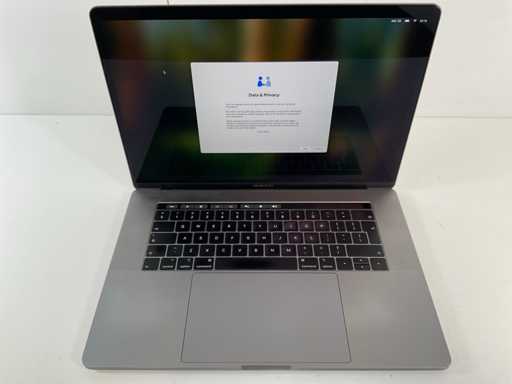 Apple MacBook Pro 15.4", Core(TM) i7 8th Gen, 16 GB RAM, 256 GB NVMe, AMD Radeon Pro 555X 4 GB Laptop