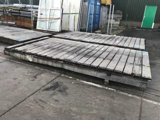 Section du tablier en bois dur du pont