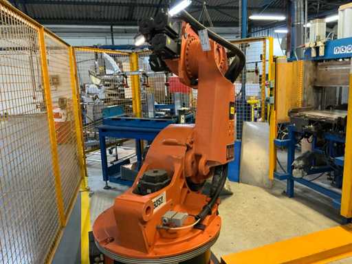 Robot industrial KUKA KR30/2 de 2002