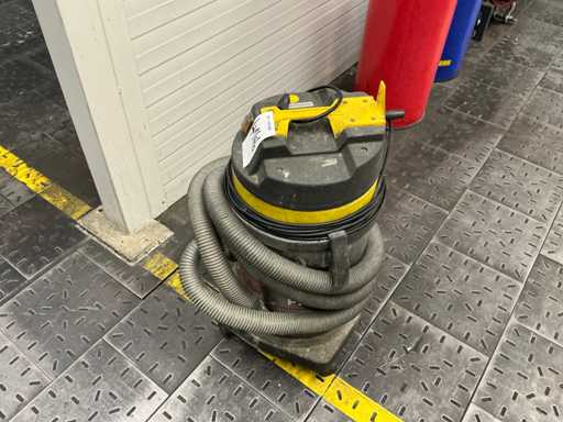 Promac VAC-32A Industrial Vacuum Cleaner