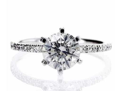 Luxusring Naturdiamant 1,81 Karat in 18 karat Weißgold