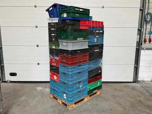 Palette avec un lot de caisses