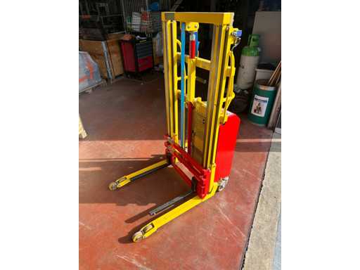 Manuvit - 2007 - 8251026631 - Electric stacker