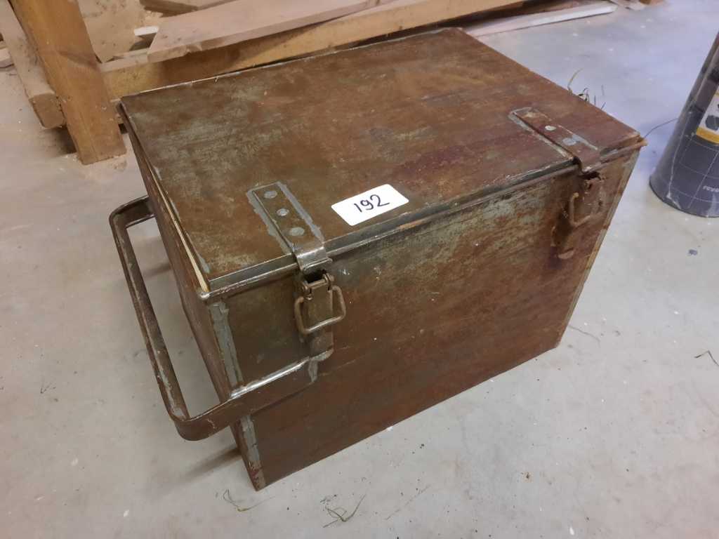 Metalowe pudełko