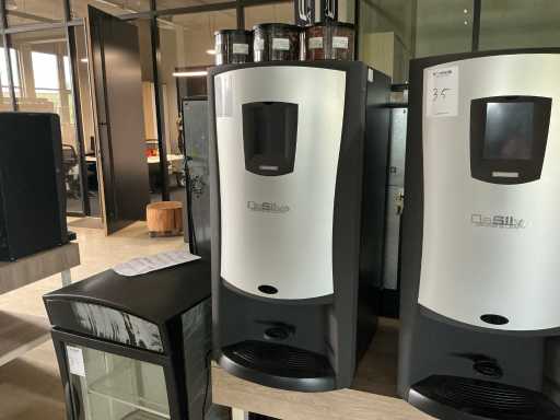 The Jong Duke Siro Touch tea machine with fresh loose tea