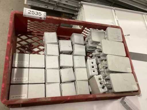 Konvolut Jung 4x Feuchtraum Doppel-Steckdosen und 15 x Feuchtraum Lichtschalter sowie ca. 15 Verteilerdosen