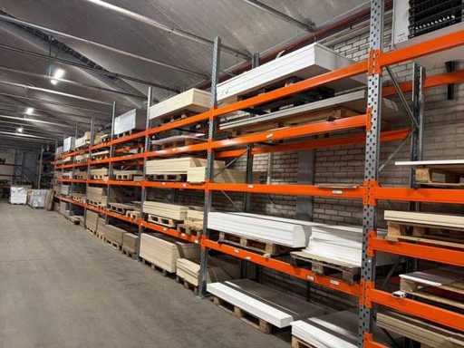 Large quantité de postes de bureau