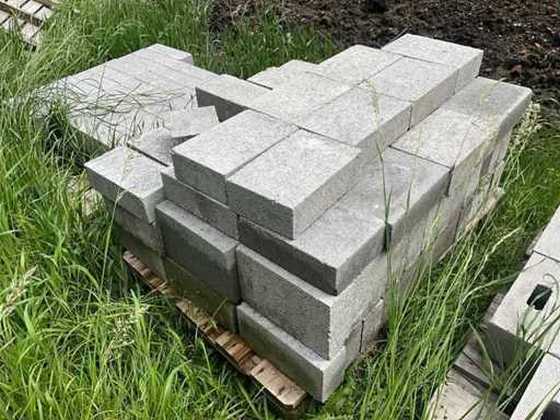 Verschiedene Betonbausteine (250x)