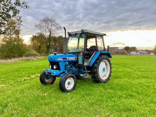 Tracteur Ford 4630 à 2 roues motrices 1990