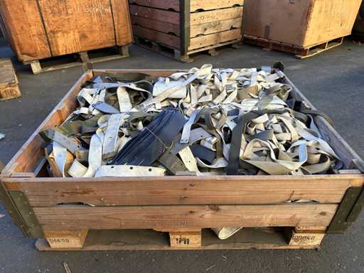 Batch of straps and belts