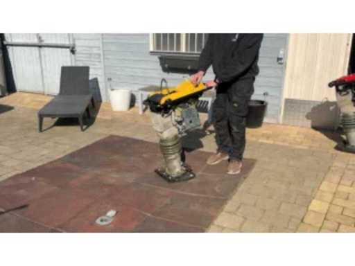 52b33c27-4a35-4a8a-899d-ef6ce9d6f758.mp4