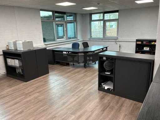 Set de birou (2x) și 4 dulapuri Blind