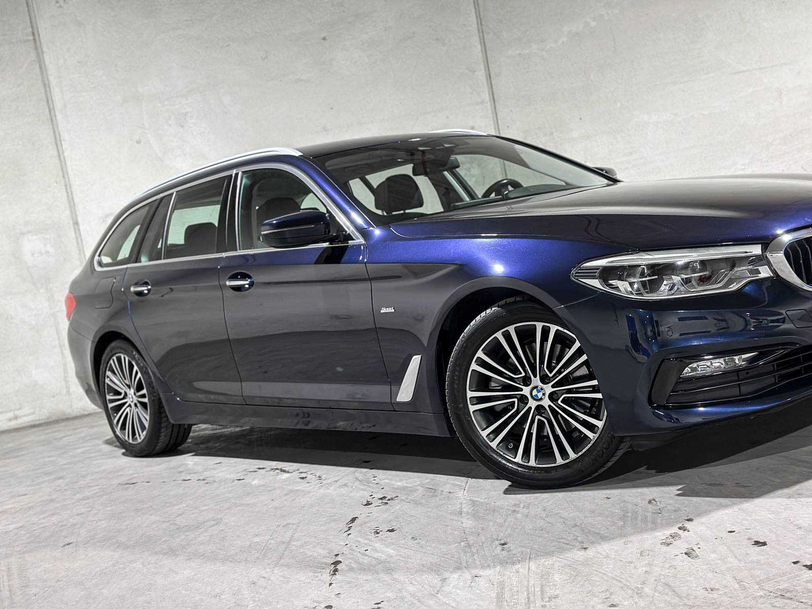 BMW 520i Touring High Executive Sport-Line 5-serie 184pk 2019, XG-208-V