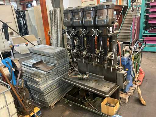 Alfred Herbert / Coventry HP 250 meervoudige boormachine met 4 spindels