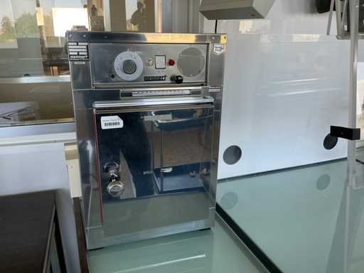 Memmert U26 Oven