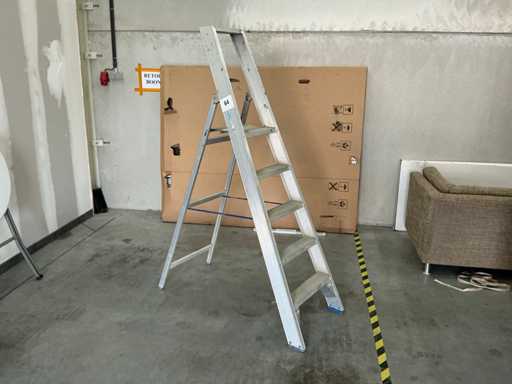 Solid Ladder