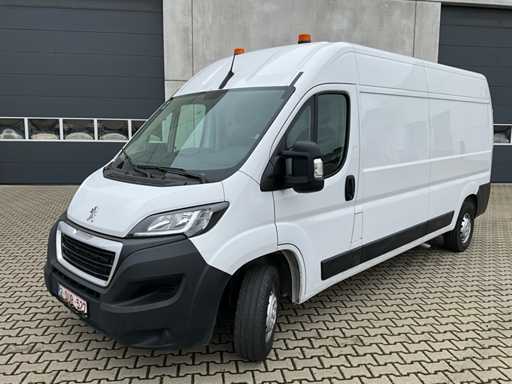2023 Peugeot boxer light truck - 27000km - 3pers - towbar
