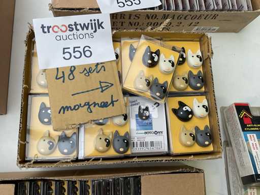 48 x Set of Magnet; Dog motif