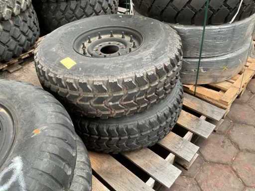 GoodYear Band (2x)