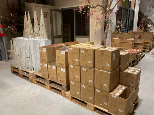 Horse copper Batch of icicle lighting and vases