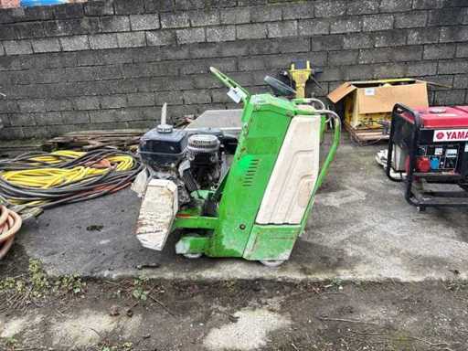 2004 Dimas FS 450F Concrete Saw