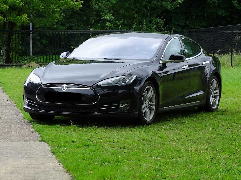 Tesla Model S _ 85
