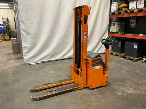 2002 OMG LOGOS Stacker