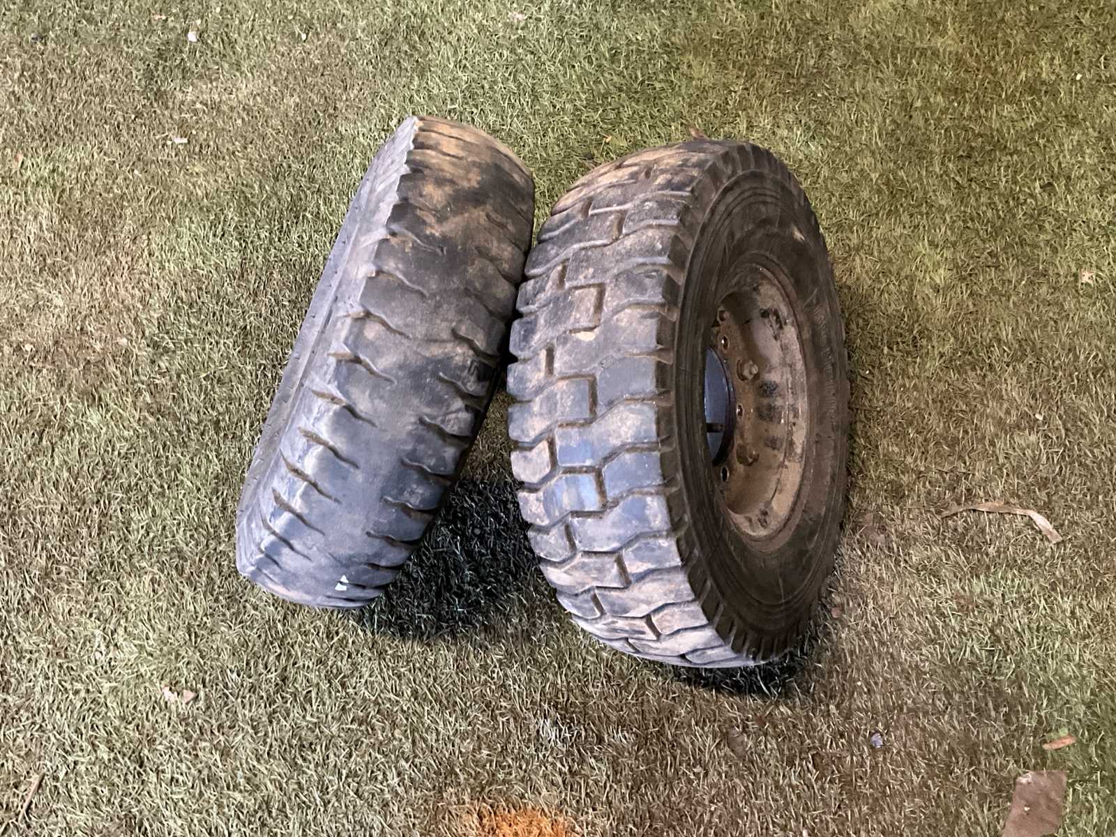 Forklift tyres