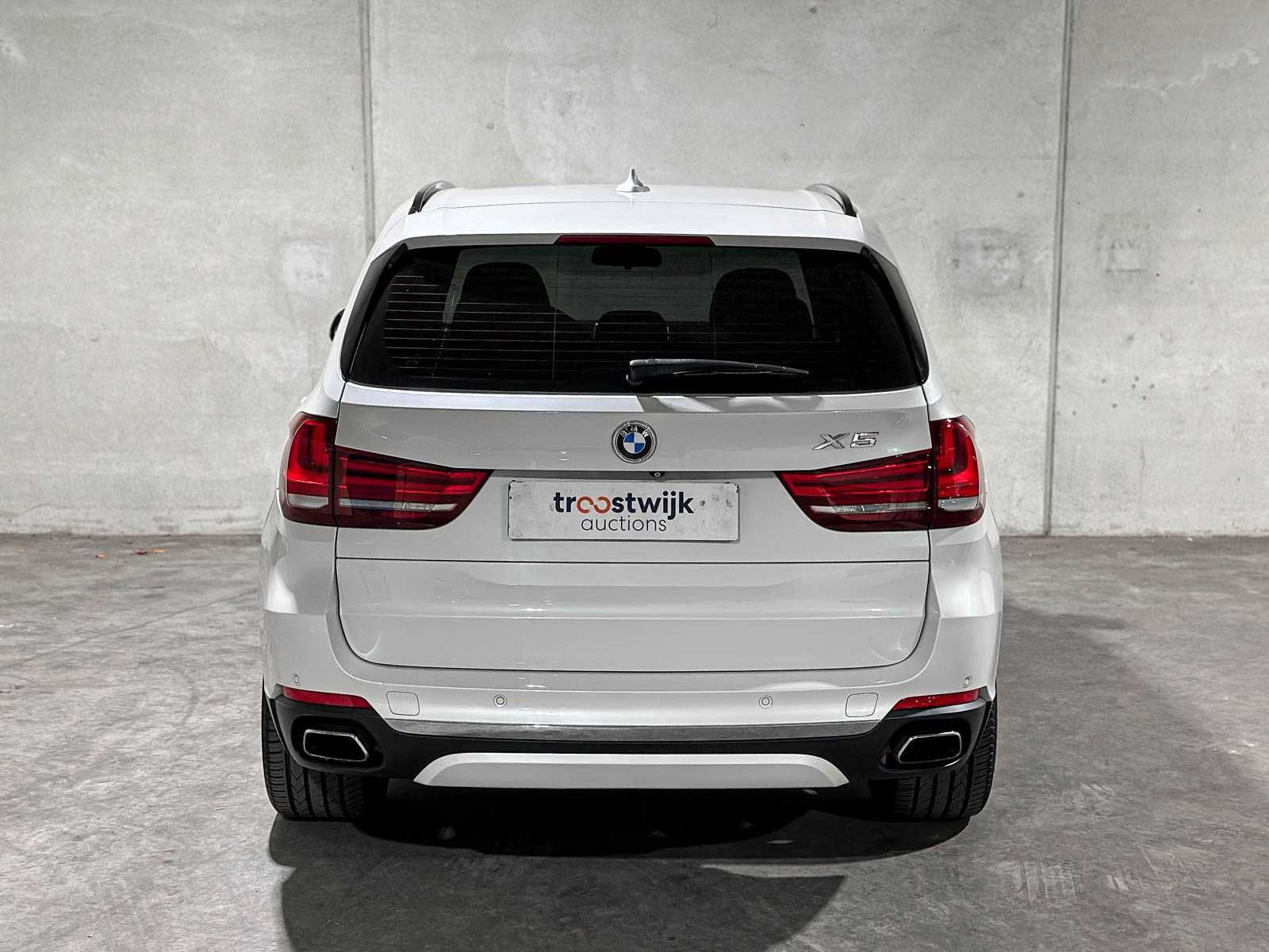 BMW X5 xDrive50i 4.4 V8 High Executive 449pk 2014, J-094-RR