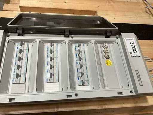 Caja de distribución Hensel 70x29cm con 15x FI hager ADS 916D, 1xMBS116 y portatornillos como nuevo