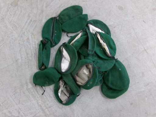 AT Beret, partly defective (R17) (150x)