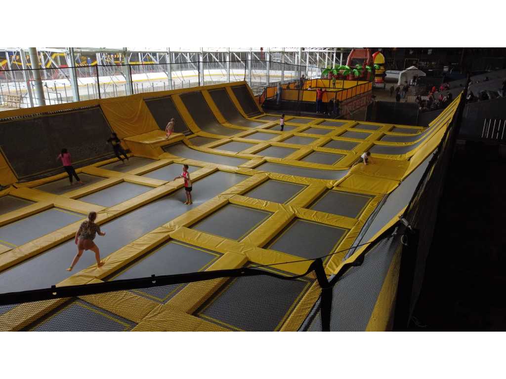 3 Atoms LLC Trampolinepark (27x15 meter)