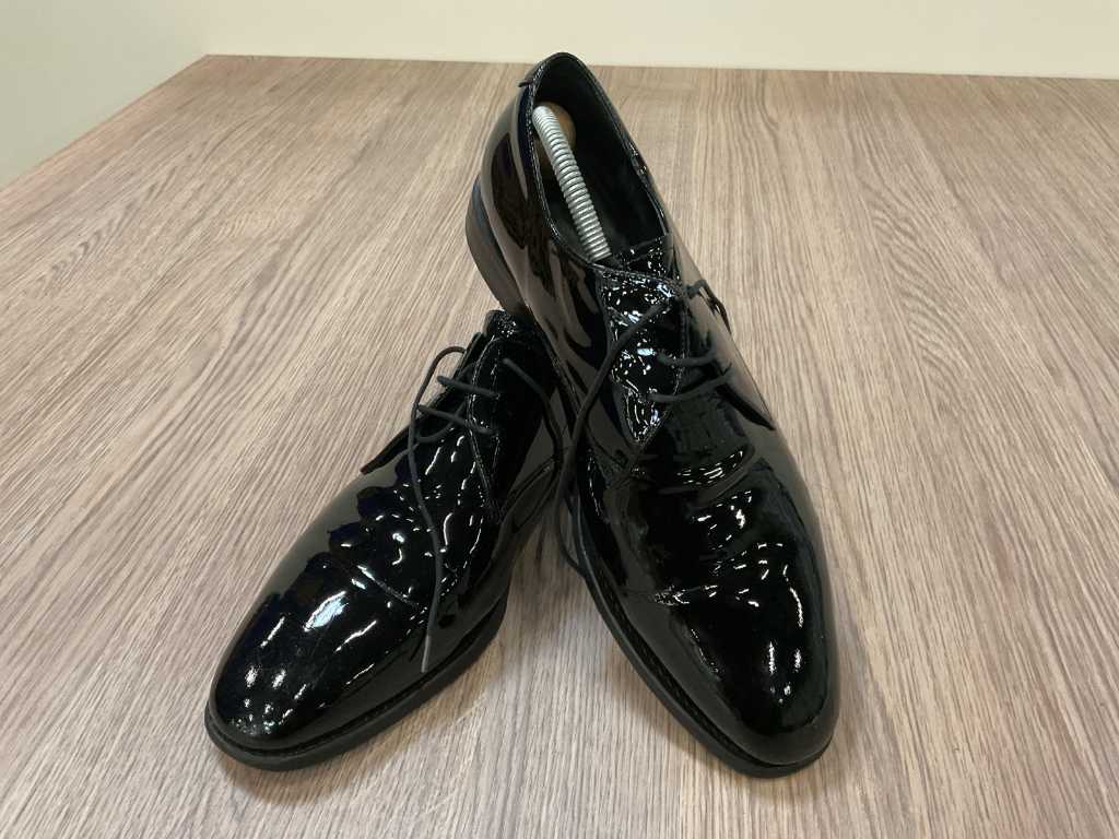Van Bommel Paire de chaussures en cuir verni (taille 42)
