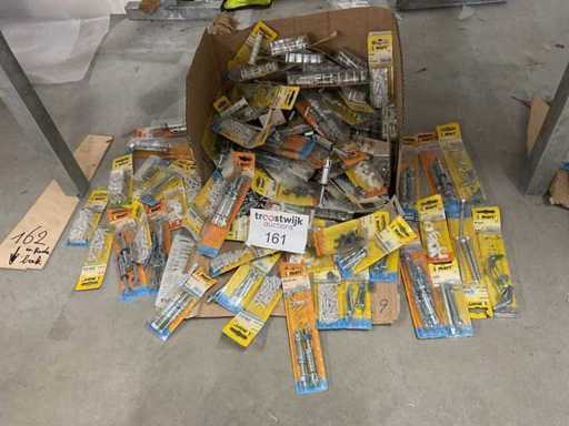 160 Blasen mit Befestigungen