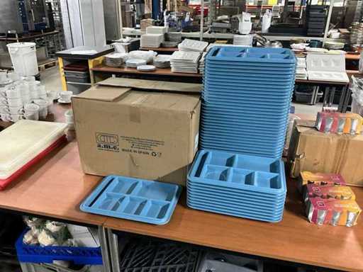 A.M.C. kunststof bakjes (100x)