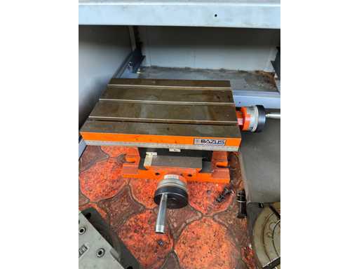 Bazus - Universal milling machine