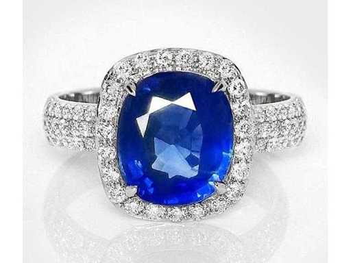Luxe Ring Natural Vivid Blue Sapphire 5,08 karaat in 14 karaat witgoud