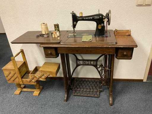 1930 Singer 66 Nostalgic sewing machine