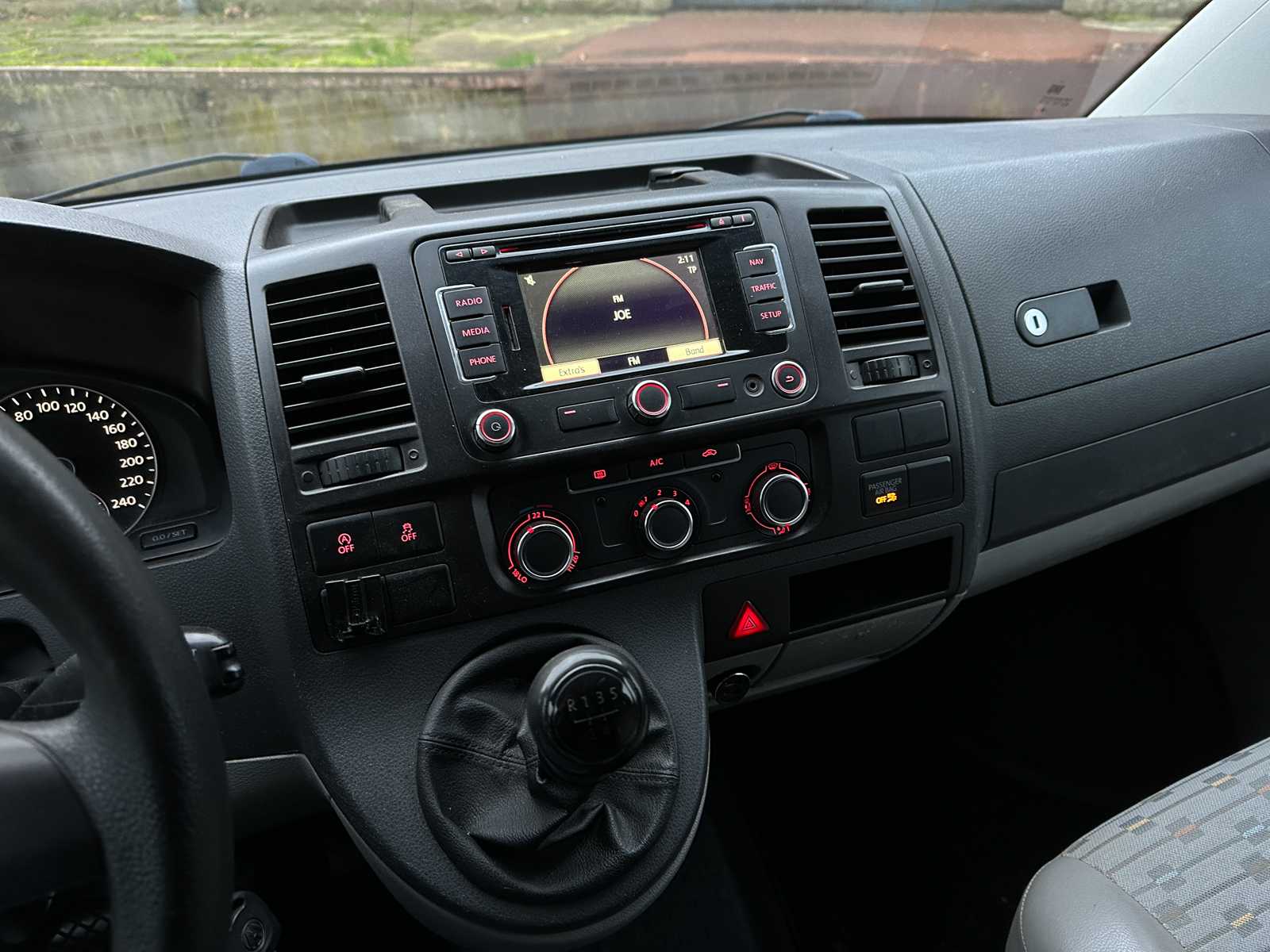 Volkswagen Transporter 7J0 T5 2.0 L1H1 84kW Camper 116pk 2012, HXR-32-F