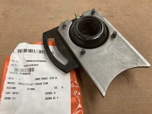 Bendix Left brake bracket (2x)