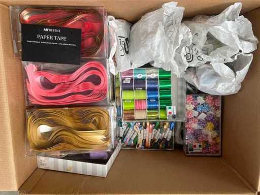Voorraad cadeauverpakkingsaccessoires: shoppers, dozen, linten