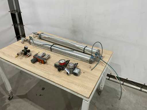 Univer Materiale ad aria compressa