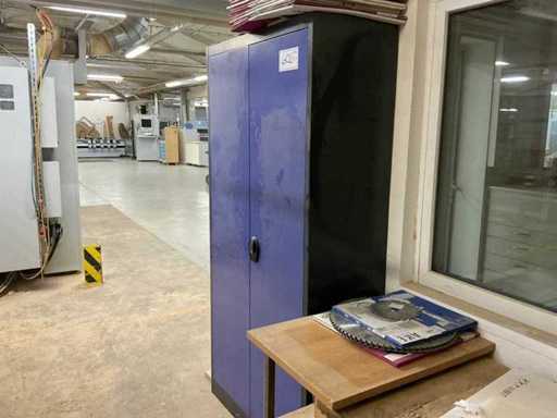 Lot of workshop cabinets with contents (3x)