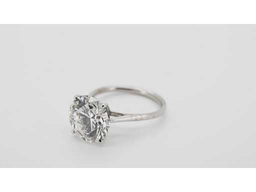 Anello in oro bianco 14 carati con 5.04 crt. diamante