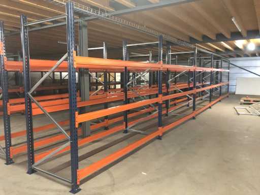 Palletstelling ±38m lang. Erg netjes,